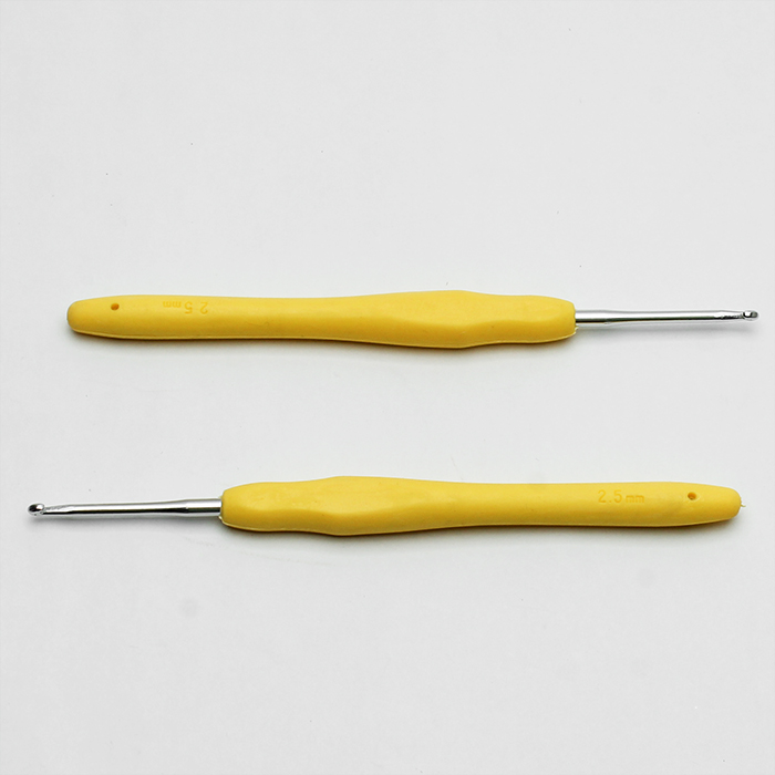 Szydełko z silikonową rączką 2,5 mm