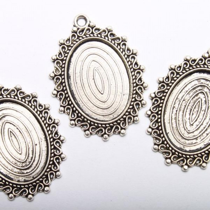 Baza medalionu pod kaboszon 40 mm, metal - kolor srebro