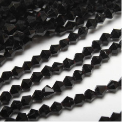 Koraliki kryształki Bicone 4 mm czarne